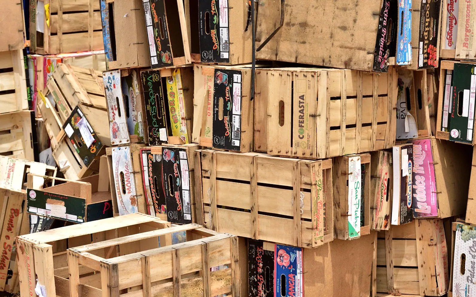 Cardboard boxes, boxing and sluggish