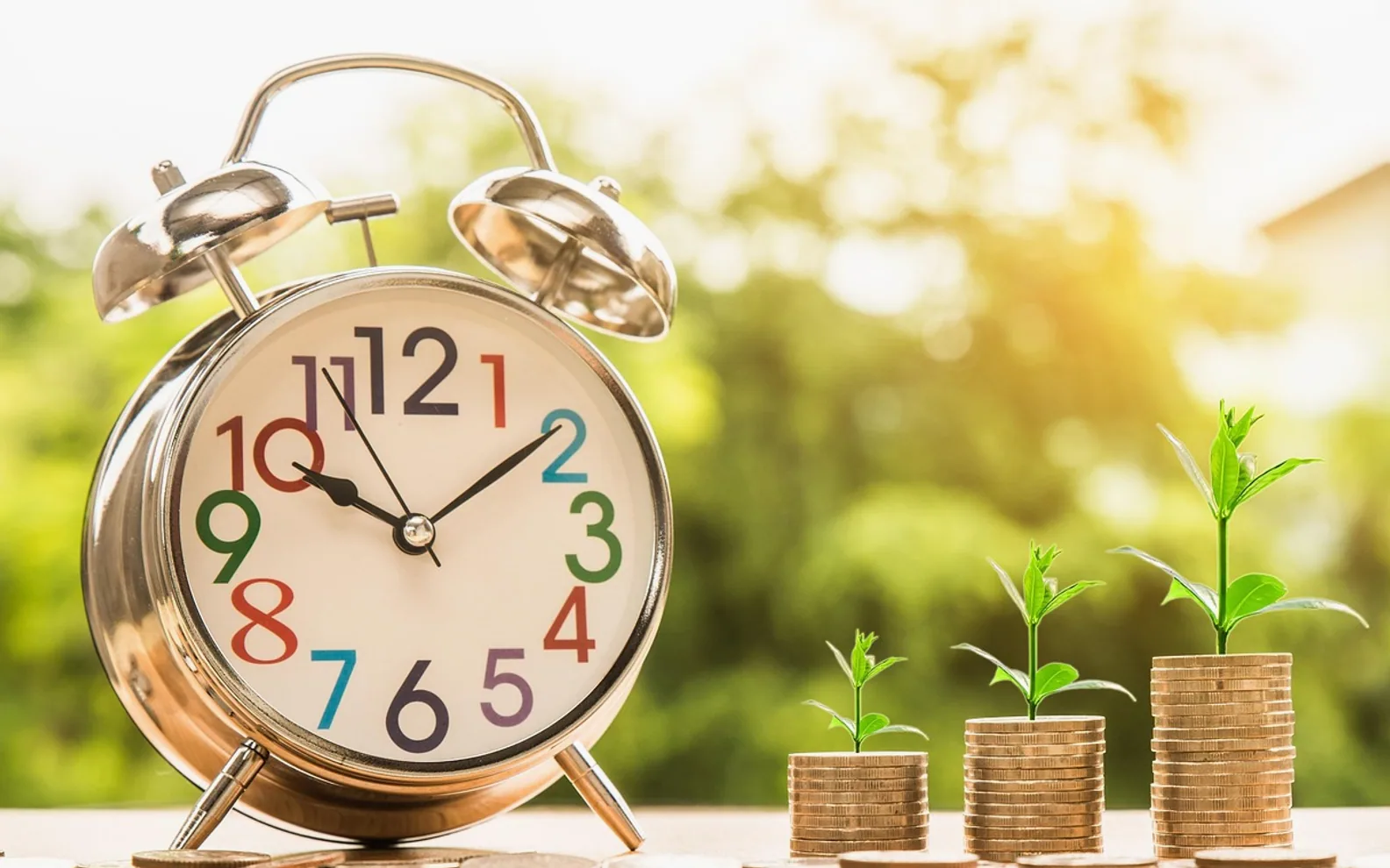 Clock, money and growth